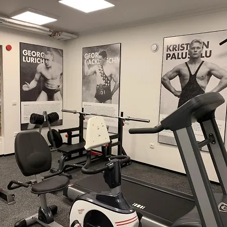Cozy Center With Gym & Terrace 아파트